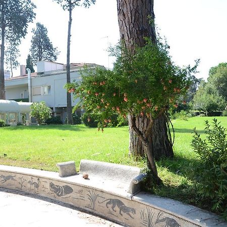 Bed and Breakfast Casa Per Ferie Cardinal G. Guarino Rom Exterior foto