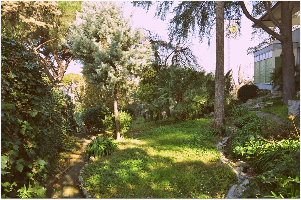 Bed and Breakfast Casa Per Ferie Cardinal G. Guarino Rom Exterior foto