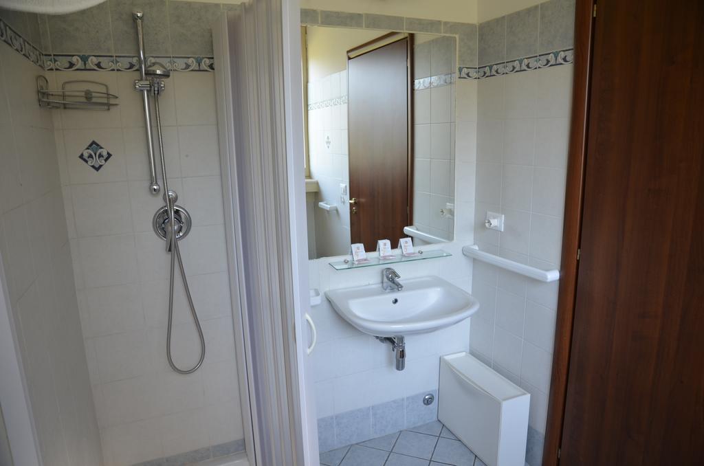 Bed and Breakfast Casa Per Ferie Cardinal G. Guarino Rom Zimmer foto