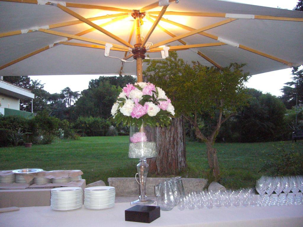 Bed and Breakfast Casa Per Ferie Cardinal G. Guarino Rom Exterior foto