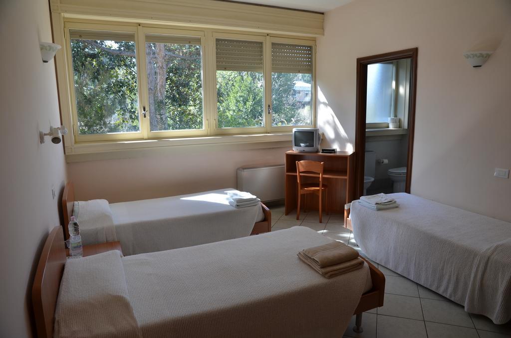 Bed and Breakfast Casa Per Ferie Cardinal G. Guarino Rom Zimmer foto
