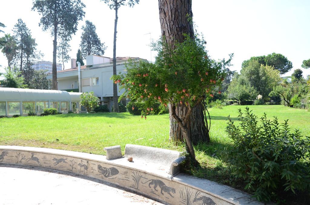 Bed and Breakfast Casa Per Ferie Cardinal G. Guarino Rom Exterior foto