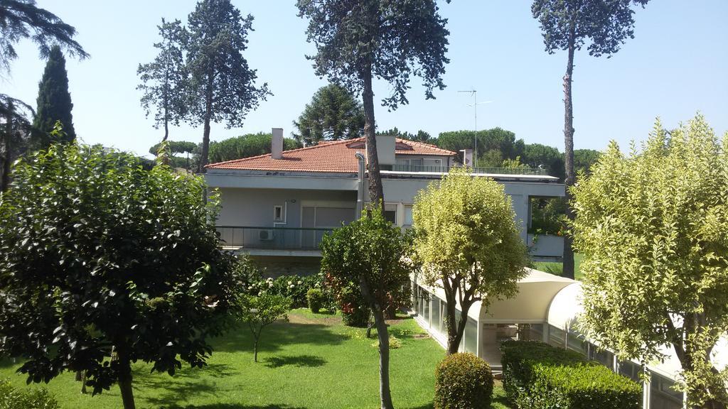 Bed and Breakfast Casa Per Ferie Cardinal G. Guarino Rom Exterior foto