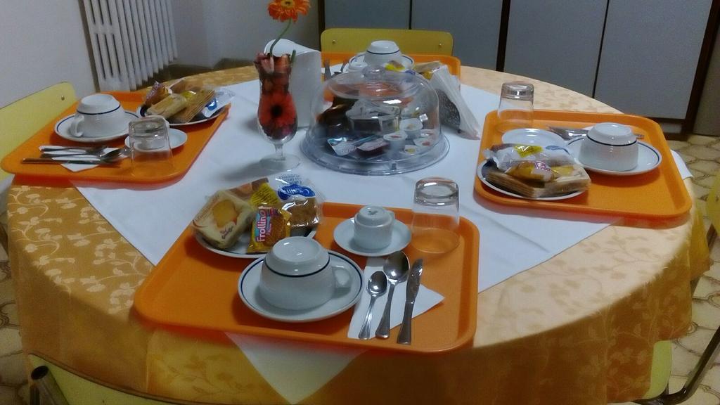 Bed and Breakfast Casa Per Ferie Cardinal G. Guarino Rom Exterior foto