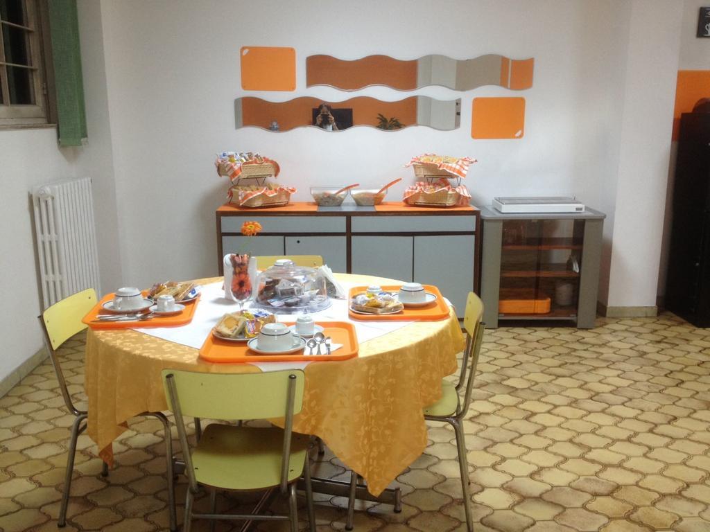 Bed and Breakfast Casa Per Ferie Cardinal G. Guarino Rom Exterior foto
