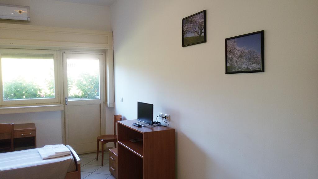 Bed and Breakfast Casa Per Ferie Cardinal G. Guarino Rom Exterior foto