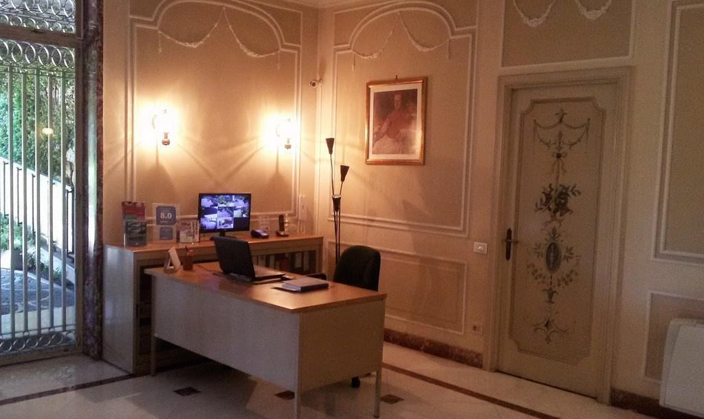 Bed and Breakfast Casa Per Ferie Cardinal G. Guarino Rom Exterior foto