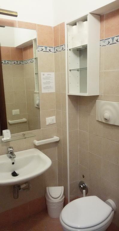 Bed and Breakfast Casa Per Ferie Cardinal G. Guarino Rom Exterior foto