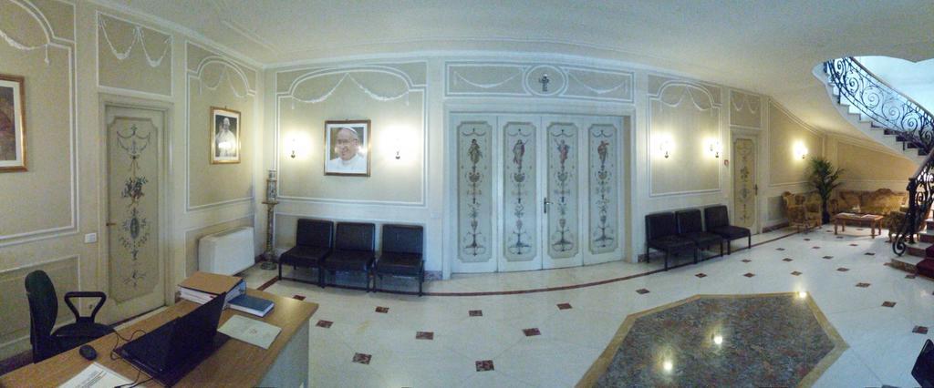 Bed and Breakfast Casa Per Ferie Cardinal G. Guarino Rom Exterior foto